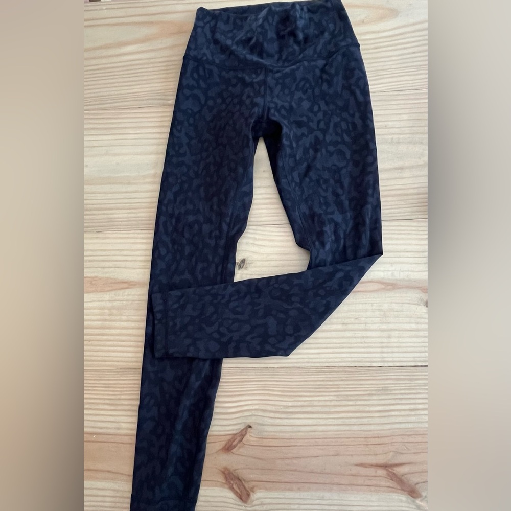 Lululemon wunder under camo print size 4